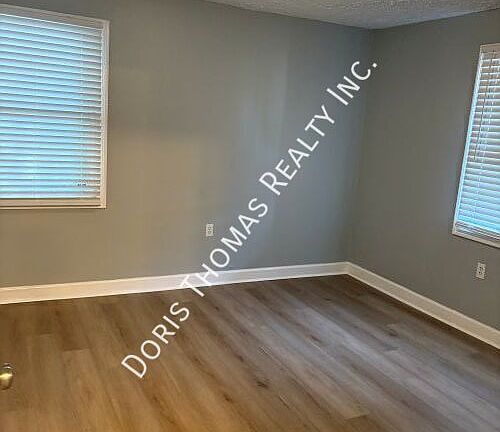 2nd image of 507 McIntyre St