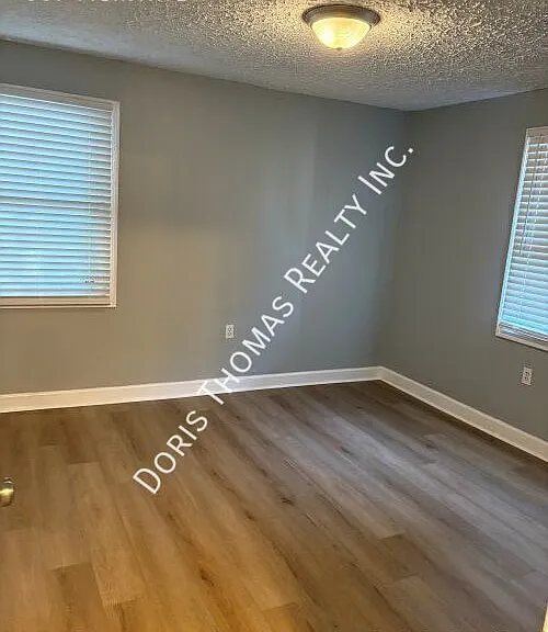 507 McIntyre St — Photo 2