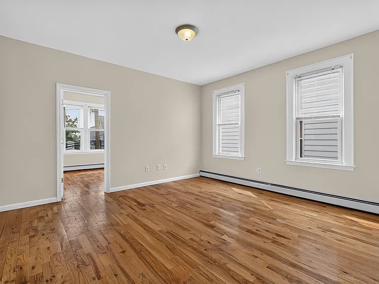 21 Robert Pl #2R — Photo 7