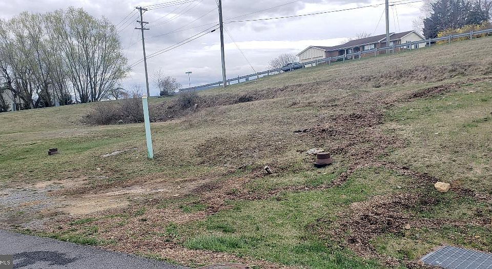 2nd image of Hillside Way #1-6
