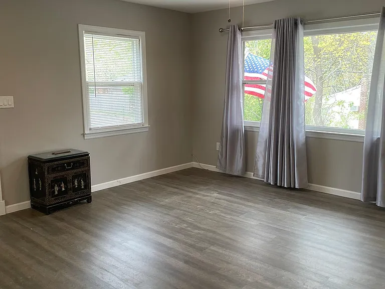 34 Port Jefferson Rd — Photo 3