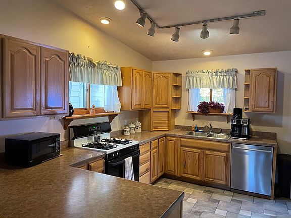 3rd image of 6542 N Natahki Dr