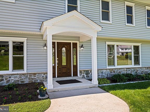 5th image of 10315 Mountington Ct