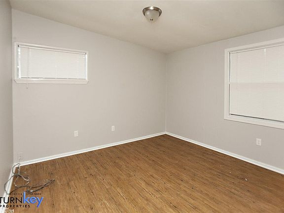 3rd image of 5 Delrose Dr