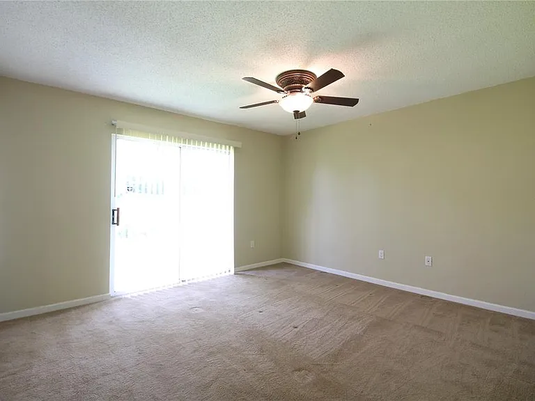 1311 Glenview Ln — Photo 19