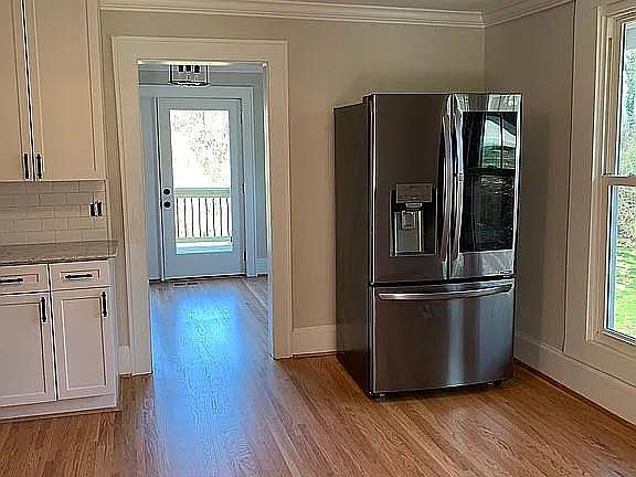 3rd image of 825 Belmont Ave