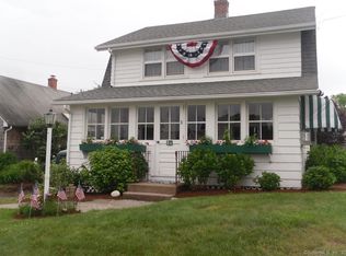 8 Billow Rd, Niantic, CT 06357