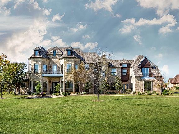 2nd image of 835 Manor Dr