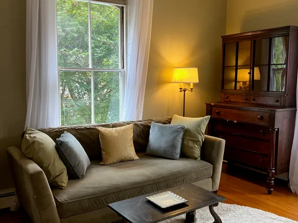 36 Greenough Ave #2E, Jamaica Plain, MA 02130