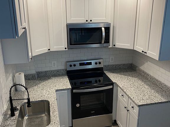 3rd image of 146 Avenue C #C-850