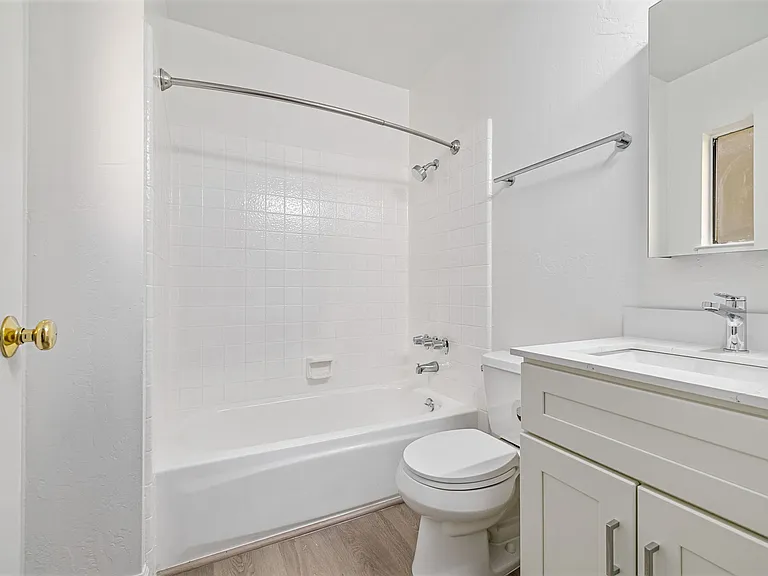 2385 Folsom — Photo 34