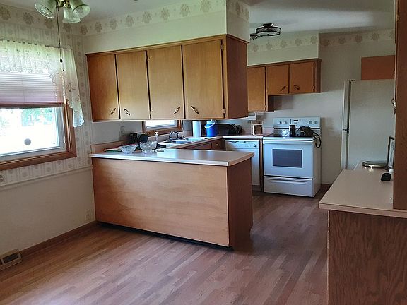 Dining room/kitchen