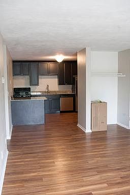 3rd image of 815 13th Ave SE #C6kcbe2uv