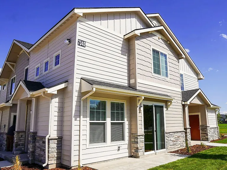 7353 N Lucy Rose Ln — Photo 1