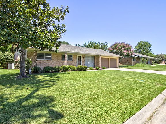 3rd image of 407 Hillside Dr