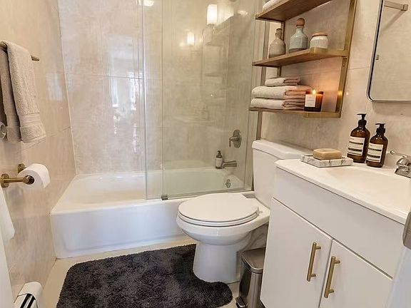 3rd image of 4221 Bell Blvd Floor 2