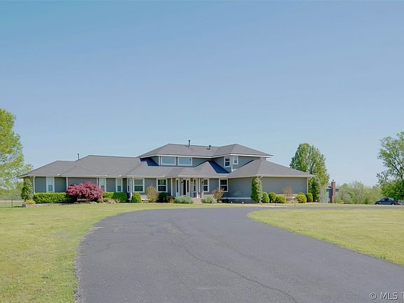 4th image of 509 Honeysuckle Dr