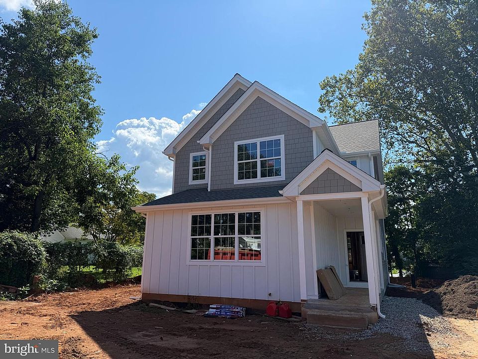 1st image of 207 2nd Ave