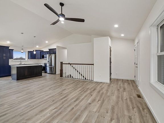 3rd image of 1530 Waldenberger ROAD