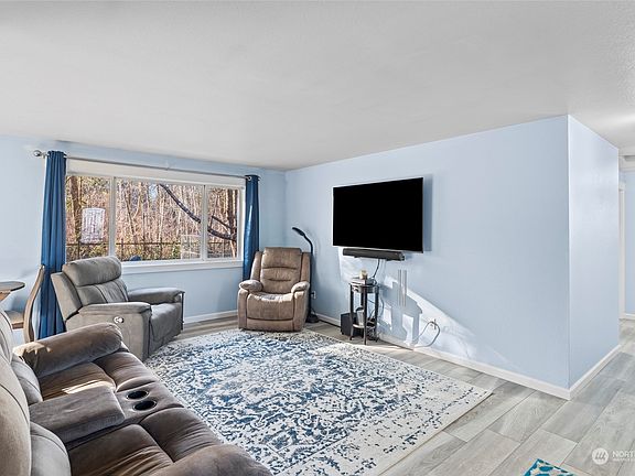 5th image of 60 E Sycamore Court