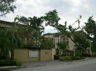 4000 NE 7th Ave, Oakland Park, FL 33334