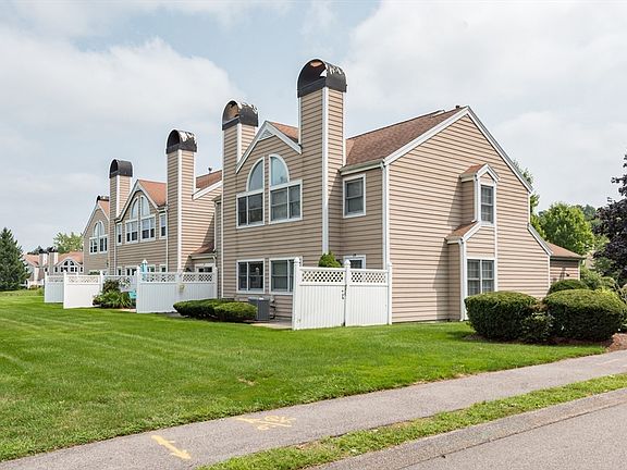 3rd image of 117 Clear Pond Dr Unit 117