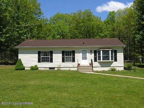 413 Iroquois Loop photo 1