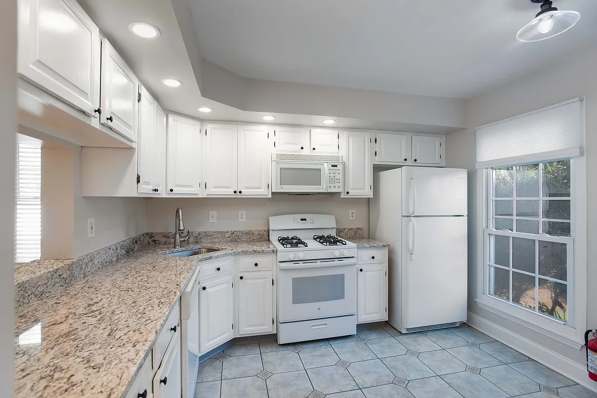 Building Photo - 2708 Pinhorn Dr