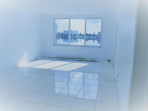 5th image of 1150 NE 191st St #36