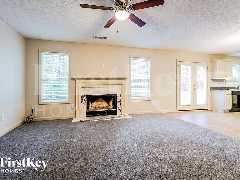 894 Hawk Creek Trl — Photo 8