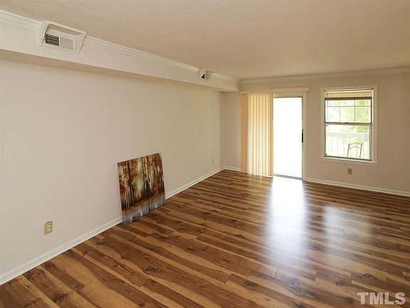 5th image of 103 Kingsbury Dr #103
