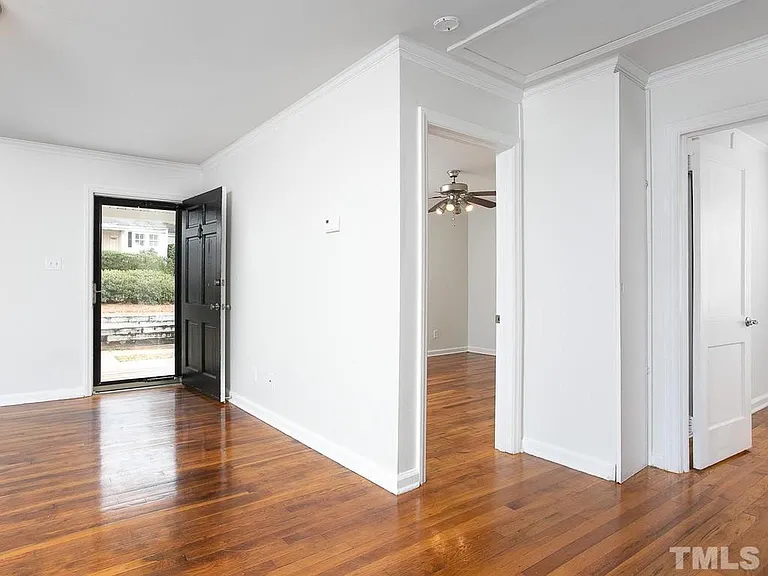 2212 Brewer St — Photo 10