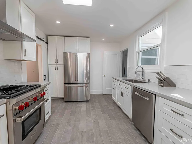 3718 Divisadero St — Photo 3