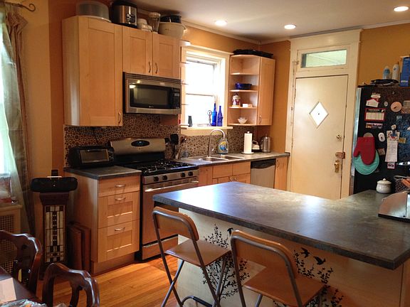 Kitchen with breakfast bar