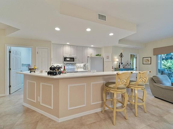 2nd image of 28610 Carriage Homes Dr #102