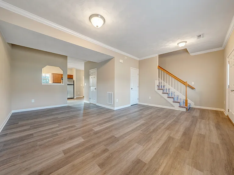 2329 Jenny Ln — Photo 2