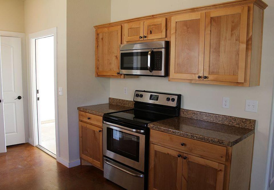 2nd image of 113 Ivy Ln