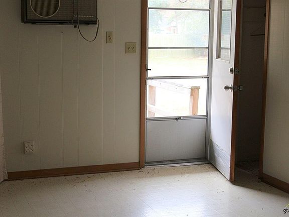 4th image of 104 Jeannine St