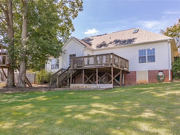 4th image of 110 Willene Dr
