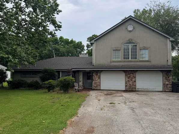 3302 E Cedar Hills Dr, Chillicothe, IL 61523