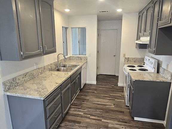 3rd image of 139 Mulberry Cir