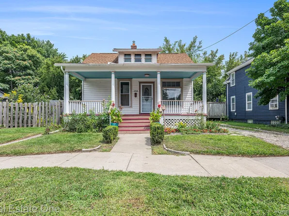 158 Clinton St, Mount Clemens, MI 48043