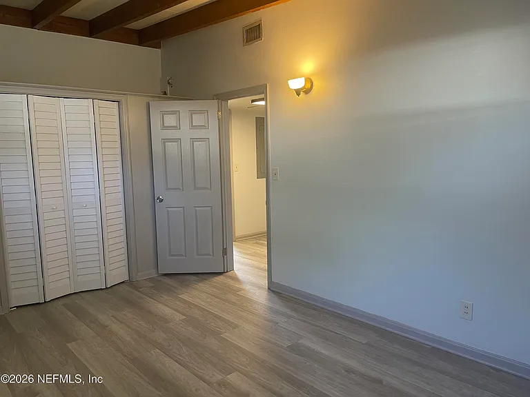 530 Myra St — Photo 16