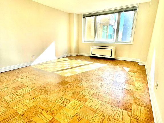 4th image of 400 E 71st St APT 18A