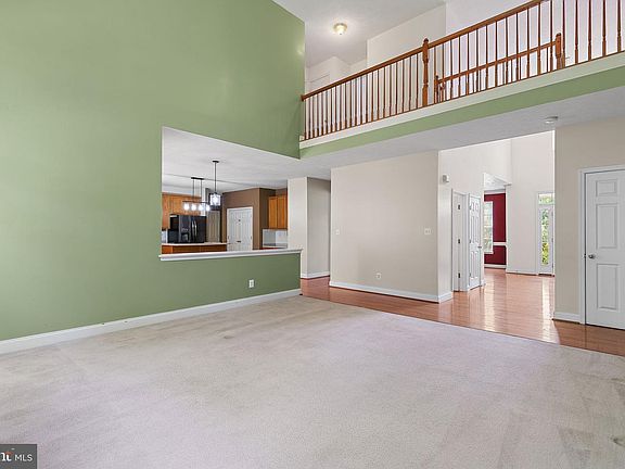 3rd image of 6 Powell Pl