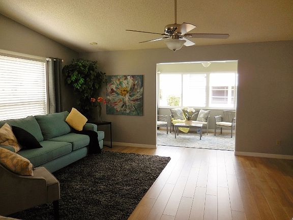 5th image of 723 Tangerine Dr