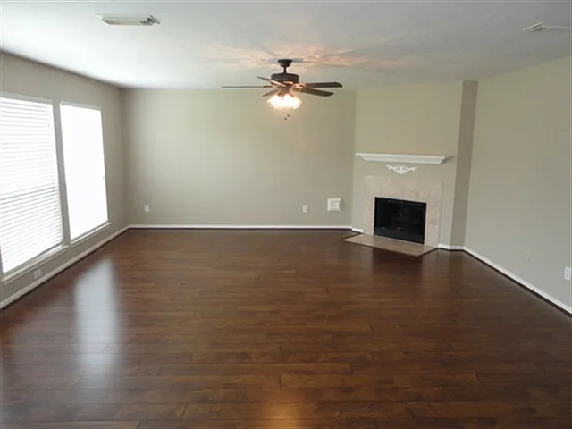 5 bed, 2.5 bath, 3331 sqft, $2,800 — Photo 4