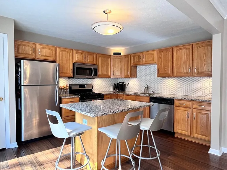 Great kitchen with tons of cabinets and a Gas stove