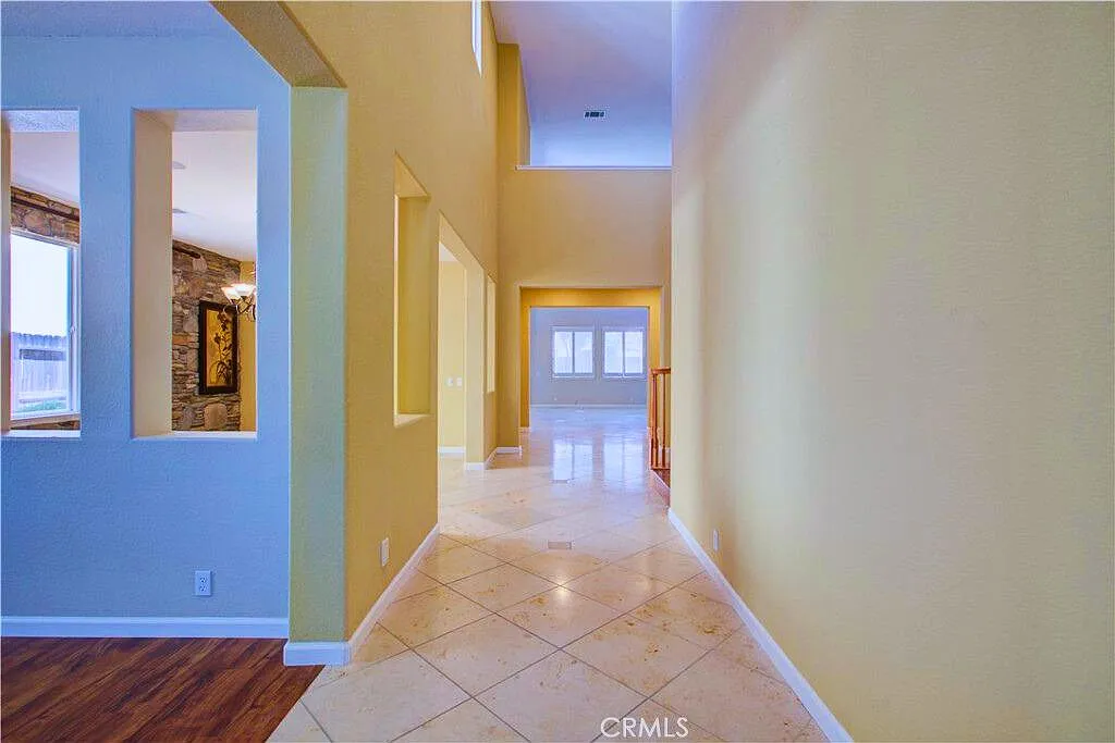 4 bed, 3284 sqft, $3,000 — Photo 2