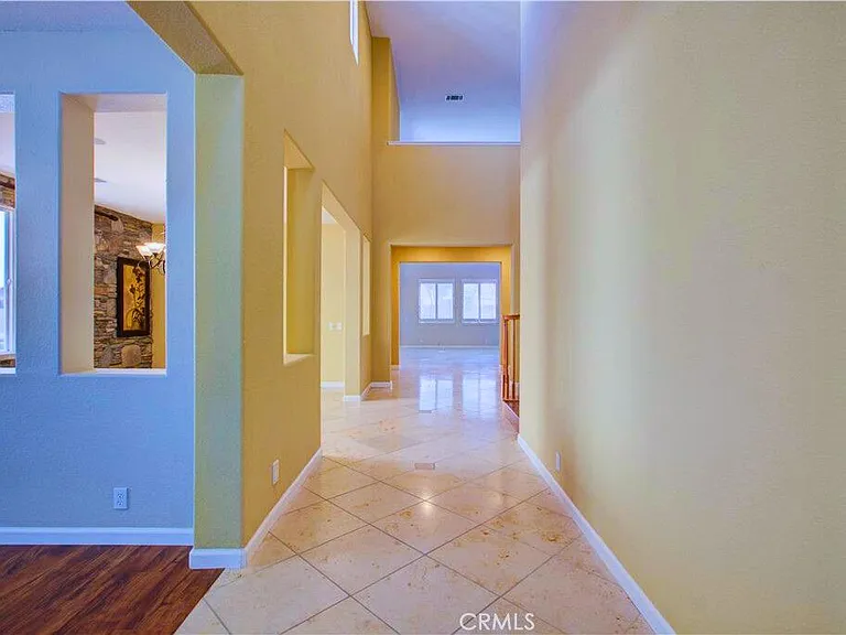 1286 Avignon Dr — Photo 2